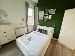 Spacious modern 1-bed apartment near Victoria Park & London Stadium