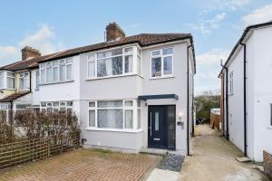 Large 4 bedroom house with parking available