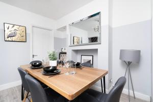 Large 4 bedroom house with parking available