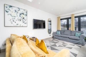 Large 4 bedroom house with parking available