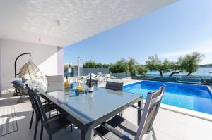 Apartment Adriatic with pool