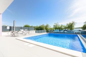 Apartment Adriatic with pool