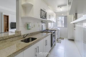 Apto vista mar c churrasq. na orla BC CET1604