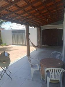 casa ampla com 3 quartos e piscina com hidromassagem