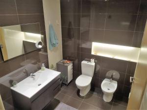 Family friendly 3 BR apt, ideally located in Lagos