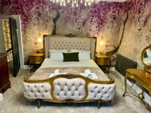 Secret Garden House - 7 bed Manor House with Hot Tub and Magical walled Gardens - 莱伯恩