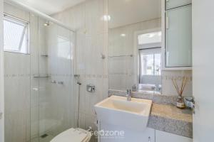 Apto vista mar c churrasq. na orla BC CET1604