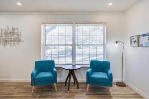 Stunning Dallas Home w Beautiful Yard Big Groups