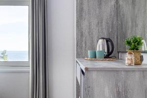 HiMare TOP Sea View 1 - Parking and Kitchen