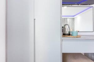 HiMare TOP Sea View 1 - Parking and Kitchen