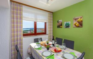 3 Bedroom Stunning Apartment In Krk 