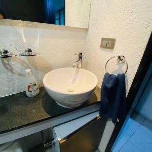 Depa ubicadisímo cómodo equipado