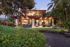Barefoot Kona - Gated Oceanfront Villa with Private Beach access!
