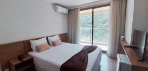 Refúgio Urbano com Vista para a Montanha e Varanda