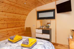 Ellerbeck Luxury Pod with Hot Tub at Fell View Park Kirkby Lonsdale