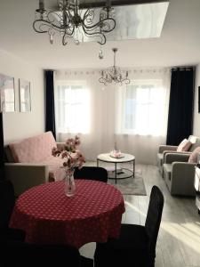 Apartament z kominkiem RetroGlam