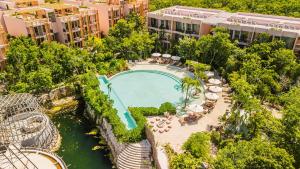 Divine 2BR w Pool Gym Yoga Classes Restaurant