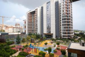 Golden Stones House Garden And Lake View