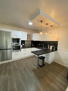 2 Bedroom Apartments - Clichy-sous-Bois