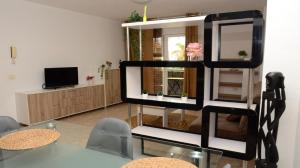 Apt. ManRey 1C - Jade