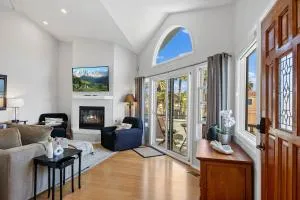 Luxury Ocean View Townhouse Steps to Sandy Beach - أوشن سايد