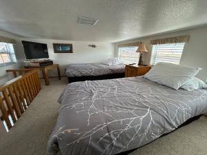 Oceanfront Cabin 9 with Jacuzzi & Awesome Views
