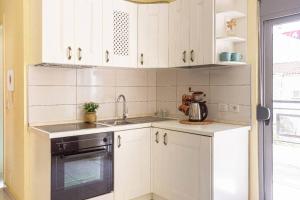 Stellas Central - 1min beach, kitchen & balcony