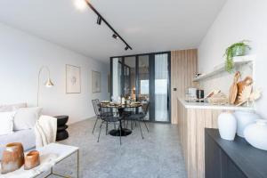 Wonderful architect designed flat with sea view