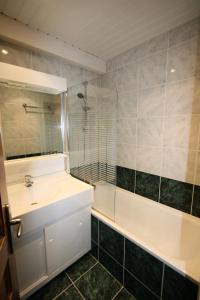 Curling B - Idealement situé au coeur du val claret MAE-2984