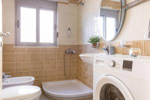 Stellas Stylish Studio - 1min beach w kitchen