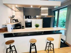 Chic one bedroom with parking&terrace-KIR22