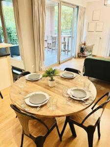 Chic one bedroom with parking&terrace-KIR22