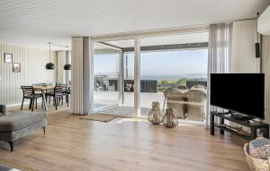 Cozy Home In Lemvig With Wifi