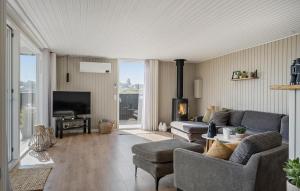 Cozy Home In Lemvig With Wifi