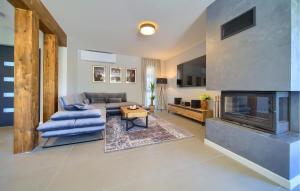 Stunning Home In Vrh With Sauna 