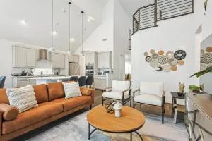 Brand New 5BD 4BA Luxury Vacation Home w Hot Tub - Oldham