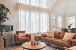 Brand New 5BD 4BA Luxury Vacation Home w Hot Tub