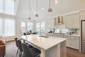 Brand New 5BD 4BA Luxury Vacation Home w Hot Tub