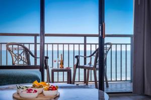 WINTER RATES! Oceanfront Oasis, Luxe 1BR Haven with Full Kitchen! CR 622