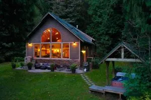 Waterfront Chalet - Maple Falls
