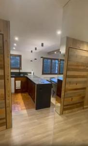 Appartement chaleureux à Megève - 80 m² avec jardin et cheminée.