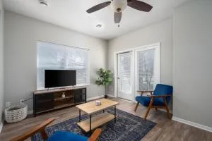 2 Bedroom Apartment, Free Parking, Next To Mayo! - Waseca