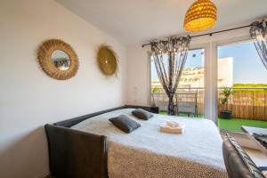 T2 - Terrasse - 3 min à pieds des plages- Parking privée - Clim - Wifi - 4 PAX