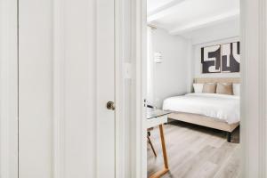 73-1406 New 1BR 1Bth UWS Doorman Gym