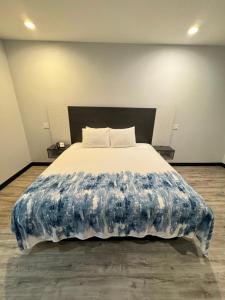 King Suite with Sofa Bed room in Americas Best Value Inn & Suites Haltom City Ft. Worth