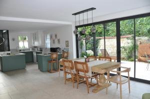 B&B / Chambres d'hotes Nouveau au coeur de l-Isle Adam - Le Clos de l-Isle : photos des chambres