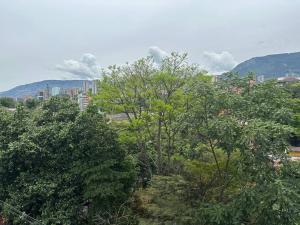 Cozy Studio Apartment in Poblado with Jacuzzi