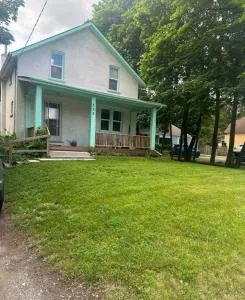 Ajax Beautiful Cozy Room- 10 mins to Go Station, Water Front Park, Plaza - Pickering