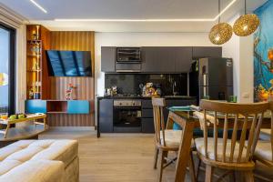 Beachfront Condo 1605 Murano Centro 1, Near Walled City Airport Pick Up
