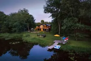 Two Lakes Waterfront Cottage - Kawartha Lakes - Minden